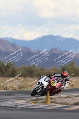 media/Nov-16-2025-Race Pace (Sun) [[8c5fa54630]]/Non Verified Riders (1st 20 Minutes)/5-Turn 15 (110pm)/